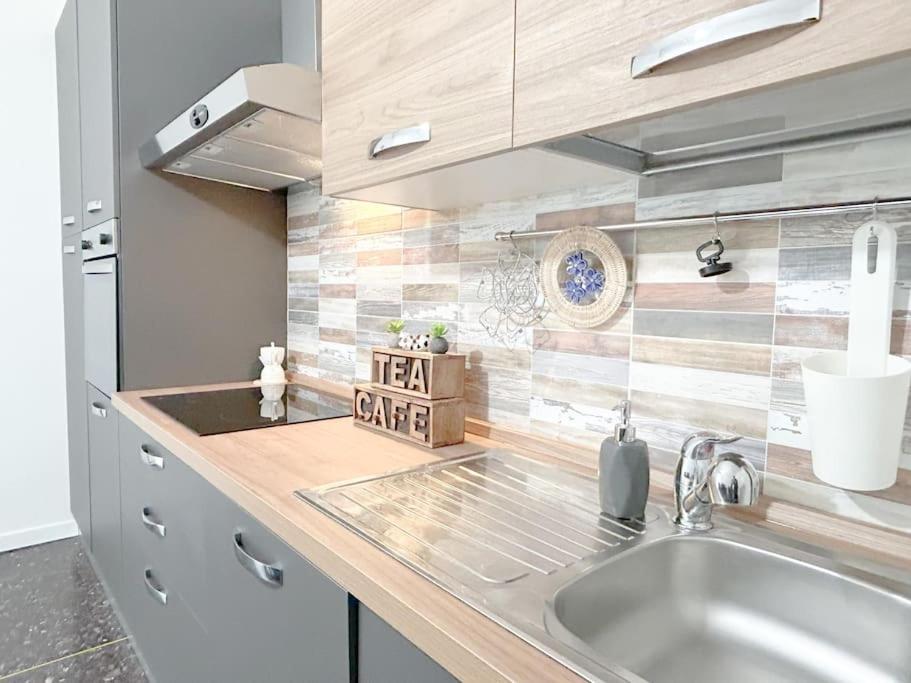 Free Parking - Elegante Casa Con Wifi -Smarttv Leilighet Savona Eksteriør bilde
