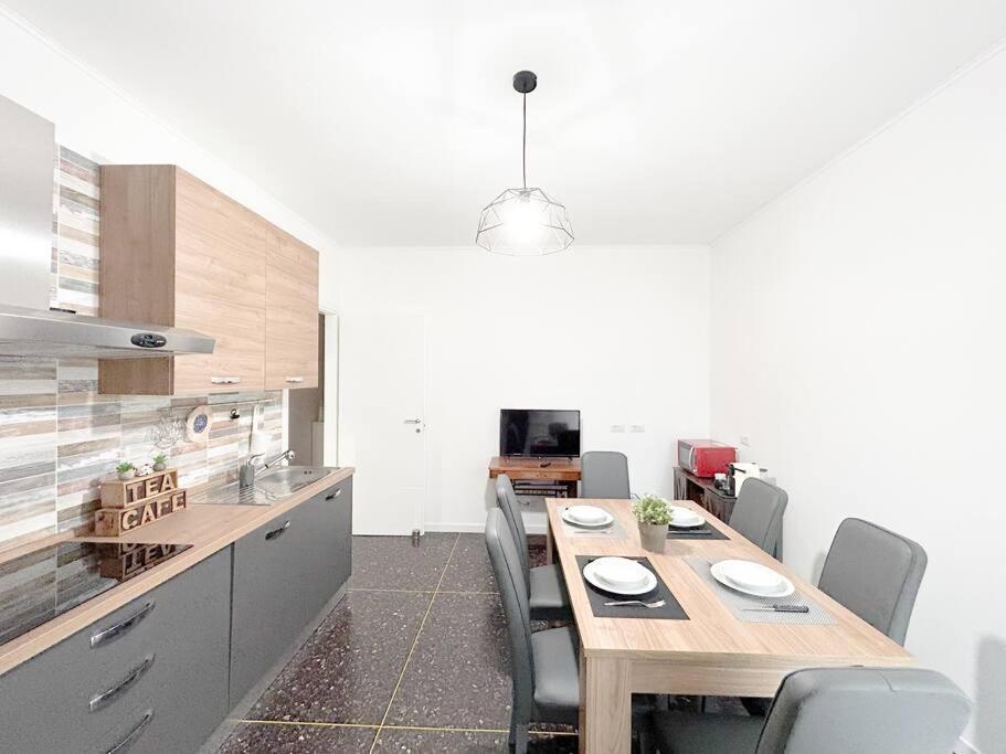 Free Parking - Elegante Casa Con Wifi -Smarttv Leilighet Savona Eksteriør bilde