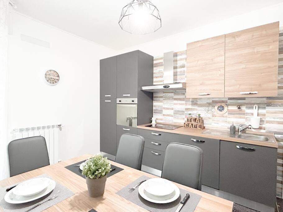 Free Parking - Elegante Casa Con Wifi -Smarttv Leilighet Savona Eksteriør bilde